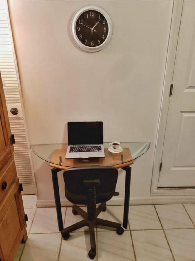 Cozy Queen Bed Studio With 60 Inch Smart Tv, Netflix, Airplay, Mini-Fridge, And 500 Mbps Wifi Near Fiu, Dolphin Mall, Airport Miami Eksteriør bilde