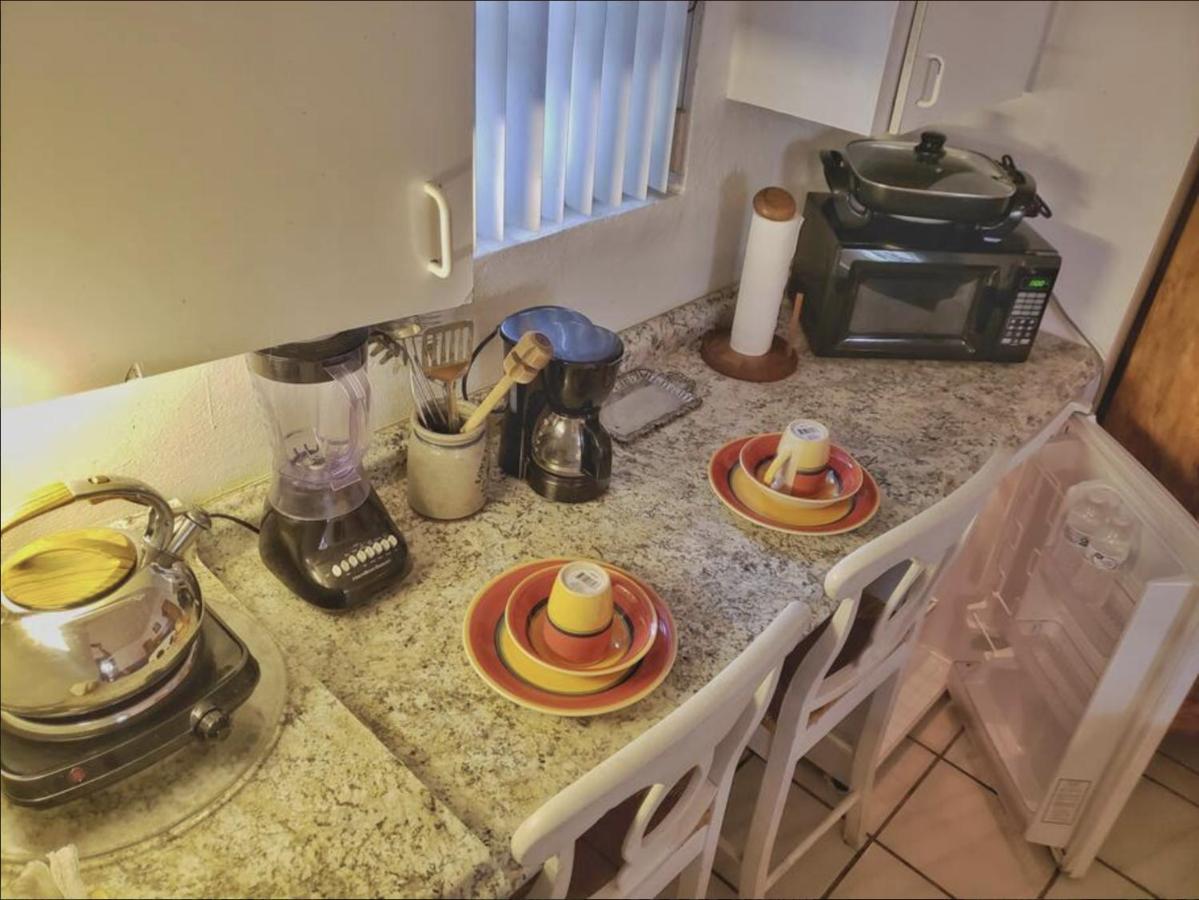 Cozy Queen Bed Studio With 60 Inch Smart Tv, Netflix, Airplay, Mini-Fridge, And 500 Mbps Wifi Near Fiu, Dolphin Mall, Airport Miami Eksteriør bilde
